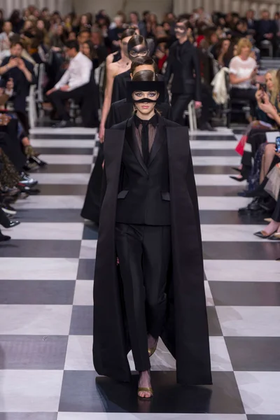 Look 73